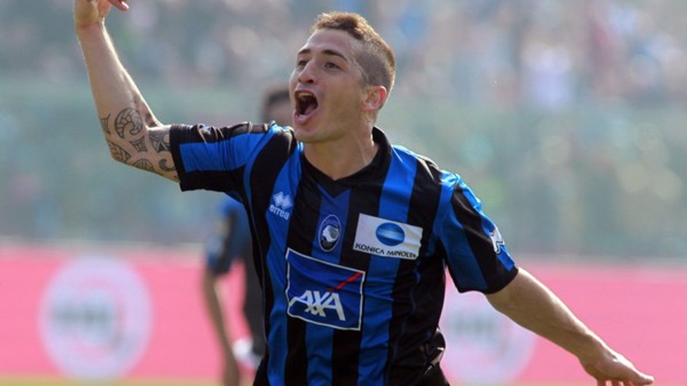 Carlos Carmona oslavuje svoj gól v drese Atalanty Bergamo.