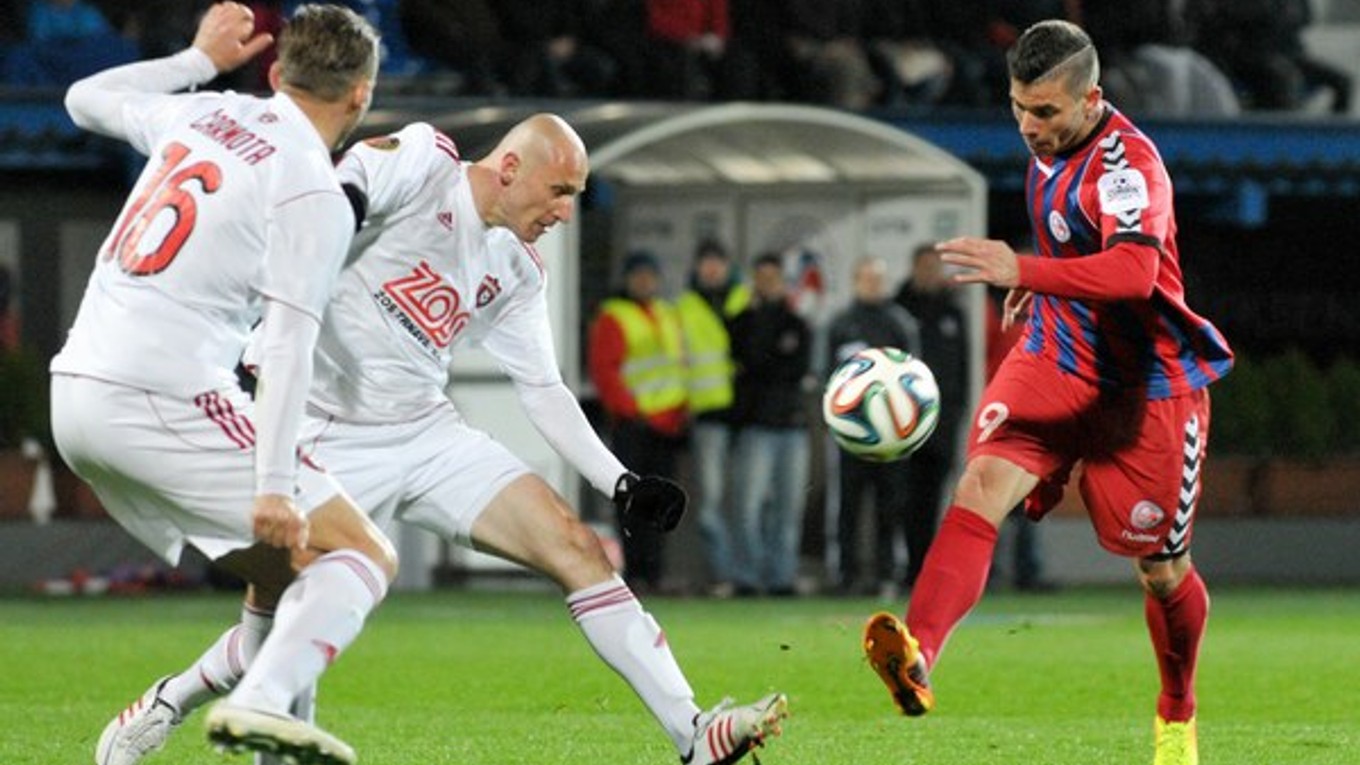 Sprava: Milan Ferenčík z FK Senica, Patrik Čarnota a Marek Janečka, obaja z FC Spartak Trnava.