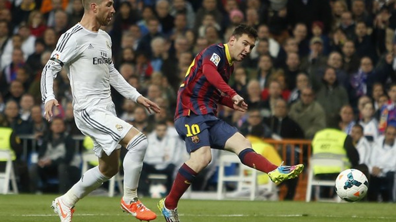 Lionel Messi (vpravo) a Sergio Ramos.
