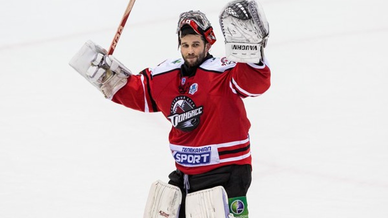 Brankár Donbasu Ján Laco.