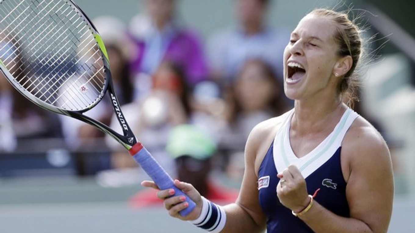 Dominika Cibulková vyhrala štvrťfinále Masters v Miami s Agnieszkou Radwanskou v troch setoch 3:6, 7:6, 6:3.
