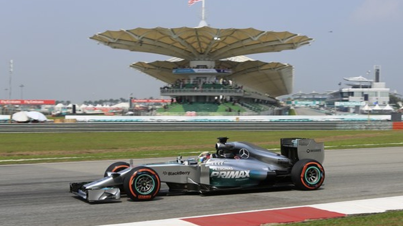 Britský pilot formuly 1 Lewis Hamilton na Mercedese.