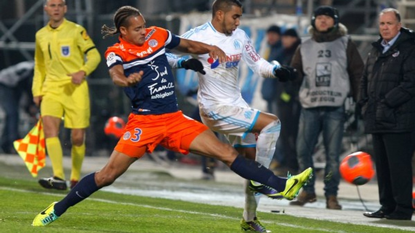 V modro-oranžovom drese Montpellieru Daniel Congre.