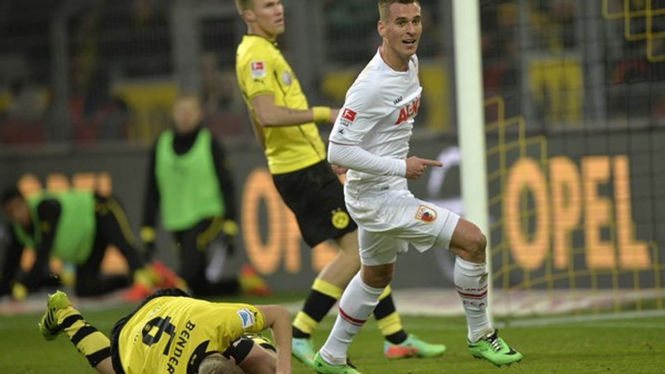 Dortmund doma len remizoval s Augsburgom 2:2.