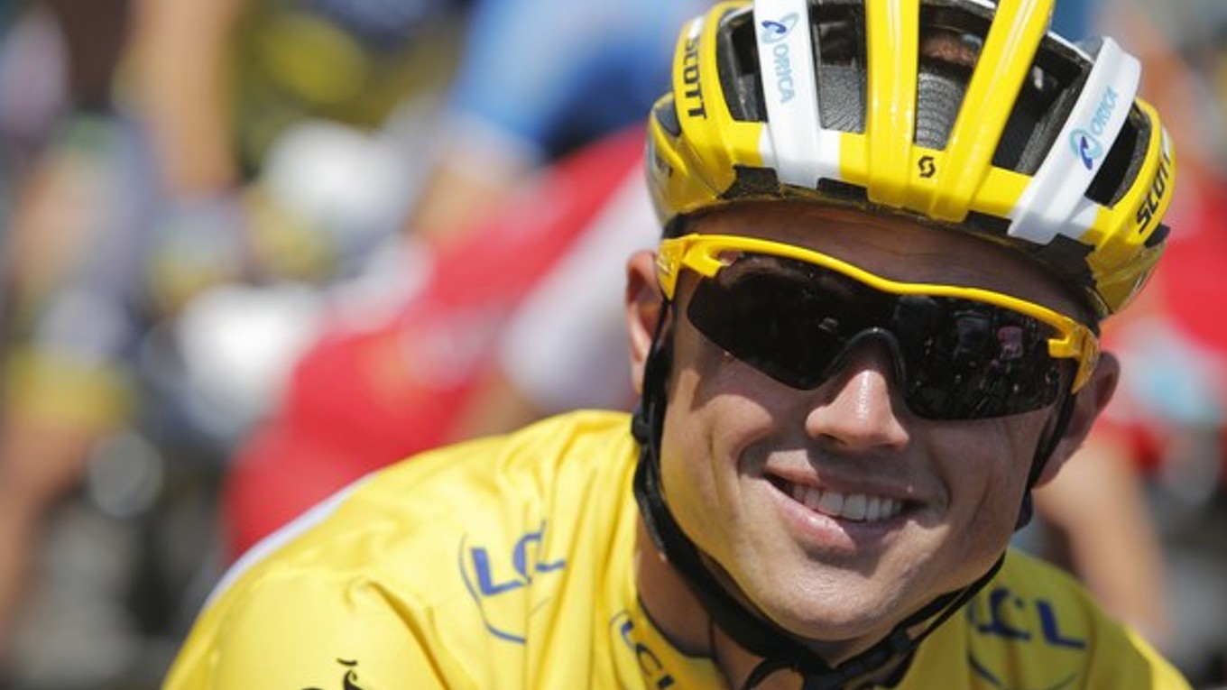 Simon Gerrans v žltom tričku počas minuloročnej Tour de France.