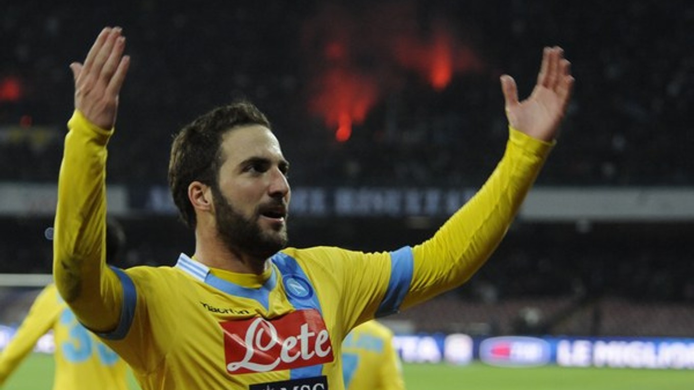 O postupe rozhodol Higuaín.