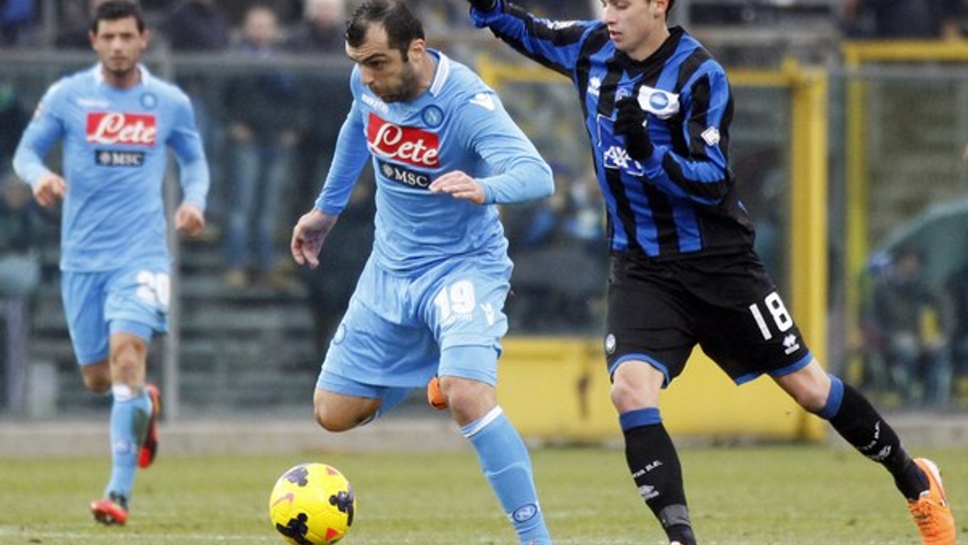 Neapol nastúpil v strede poľa s Goranom Pandevom.
