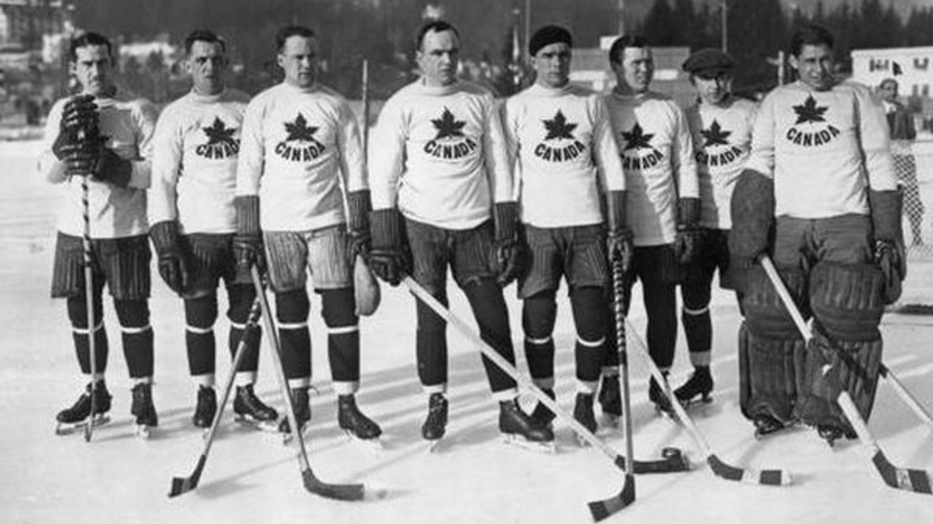 Na pomery roku 1924 supervystrojení hokejisti Kanady.