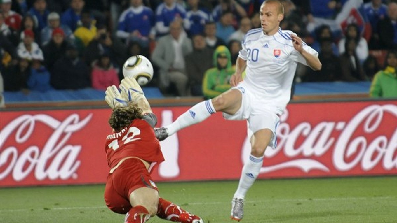 Kopúnek v roku 2010 takto proti Taliansku strelil postupový tretí gól do osemfinále pri víťazstve 3:2.