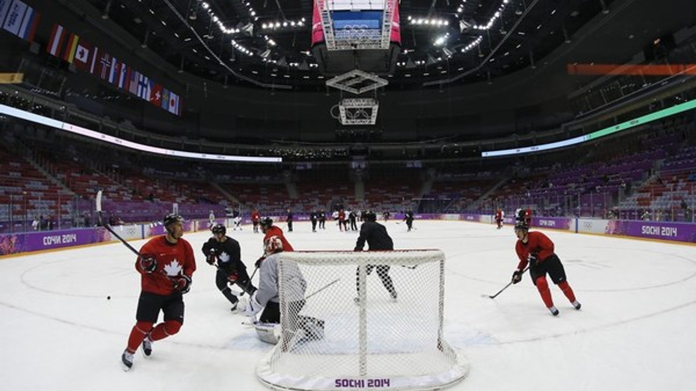 Kanaďania sa na širokom klzisku strácajú.