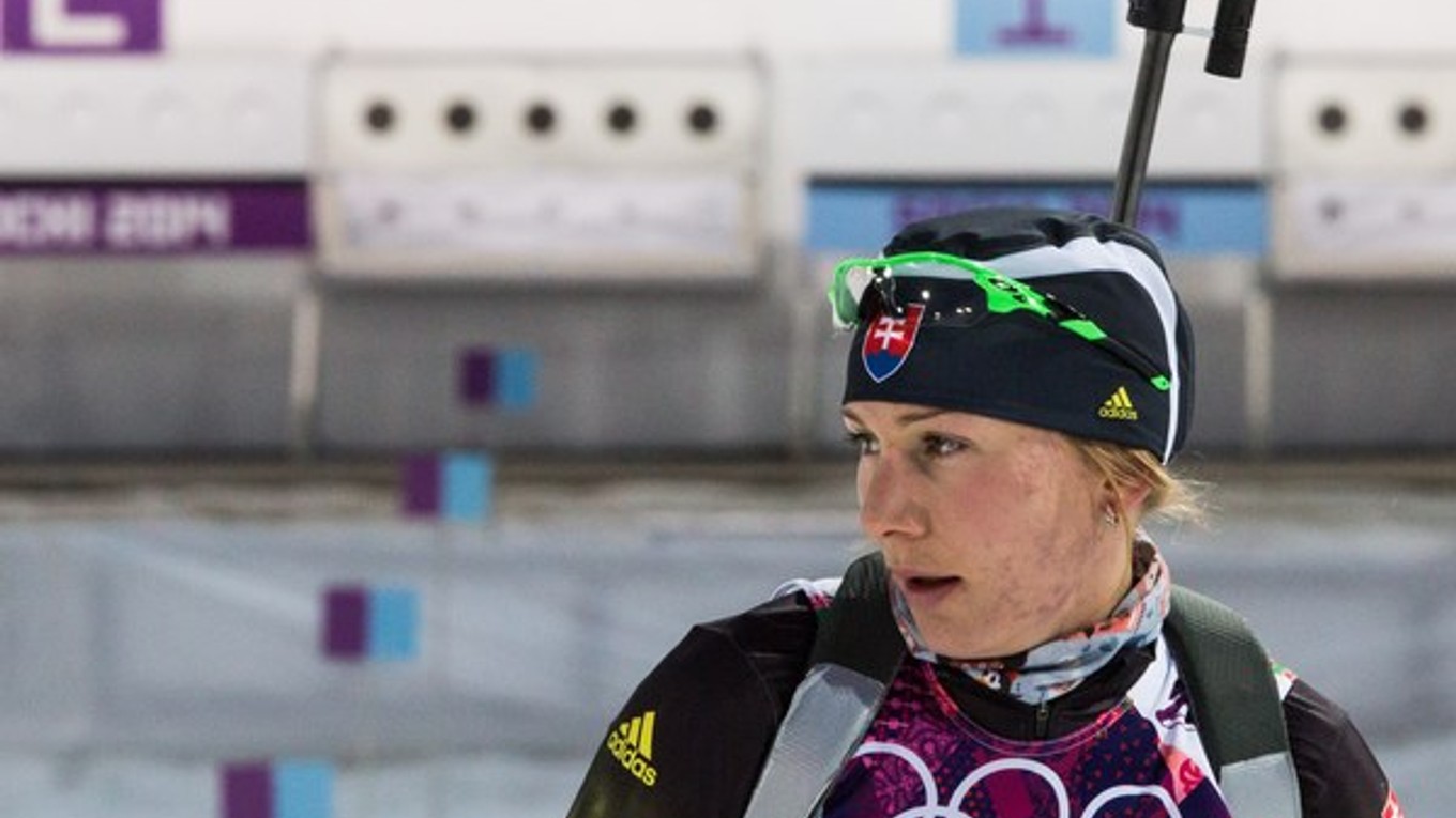 Anastasia Kuzminová počas biatlonových pretekov na 12,5 km s hromadným štartom.