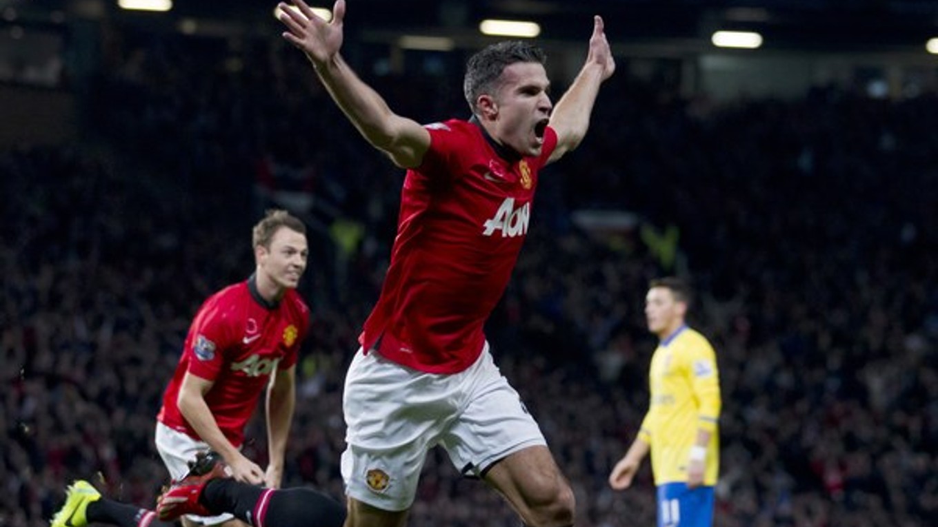 Robin van Persie chýba Manchesteru od zápasu s Arsenalom.