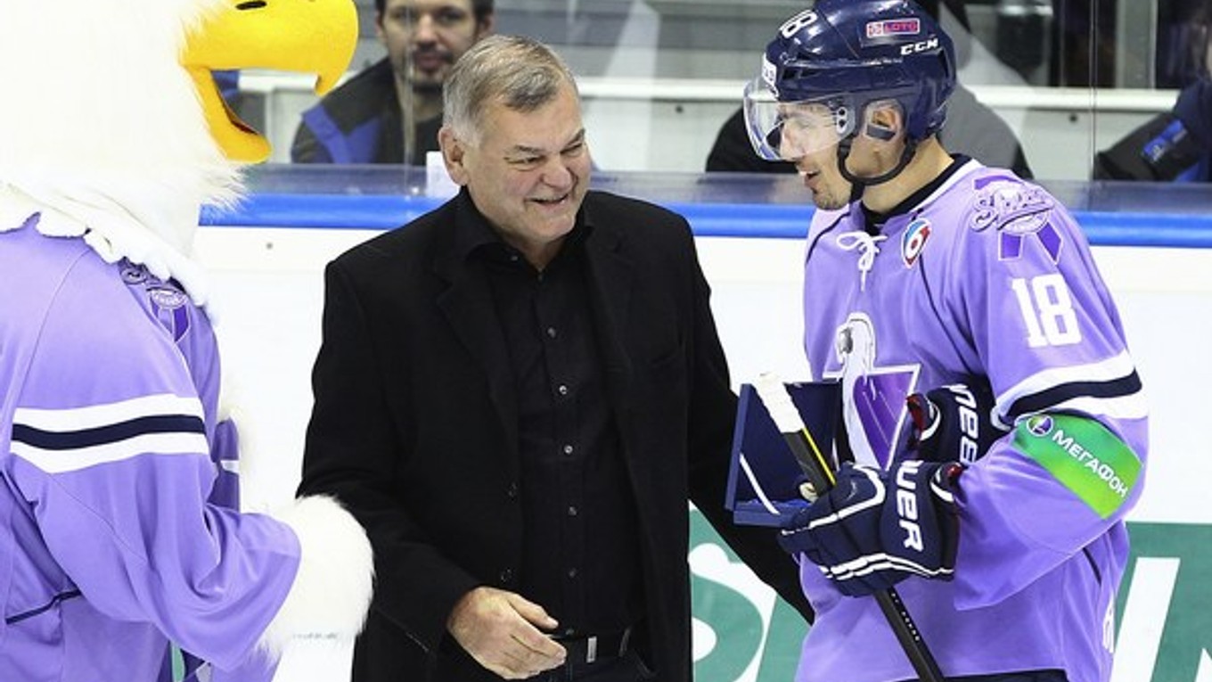 Tréner Vladimír Vůjtek viedol Slovensko na dvoch majstrovstvách sveta a čaká ho premiéra na zimnej olympiáde v Soči 2014. Na Slovane sa rozprával aj s Mirom Šatanom.