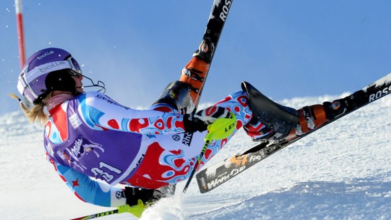 Francúzska lyžiarka Tessa Worleyová sa takto zranila na domácom svahu v Courcheveli.