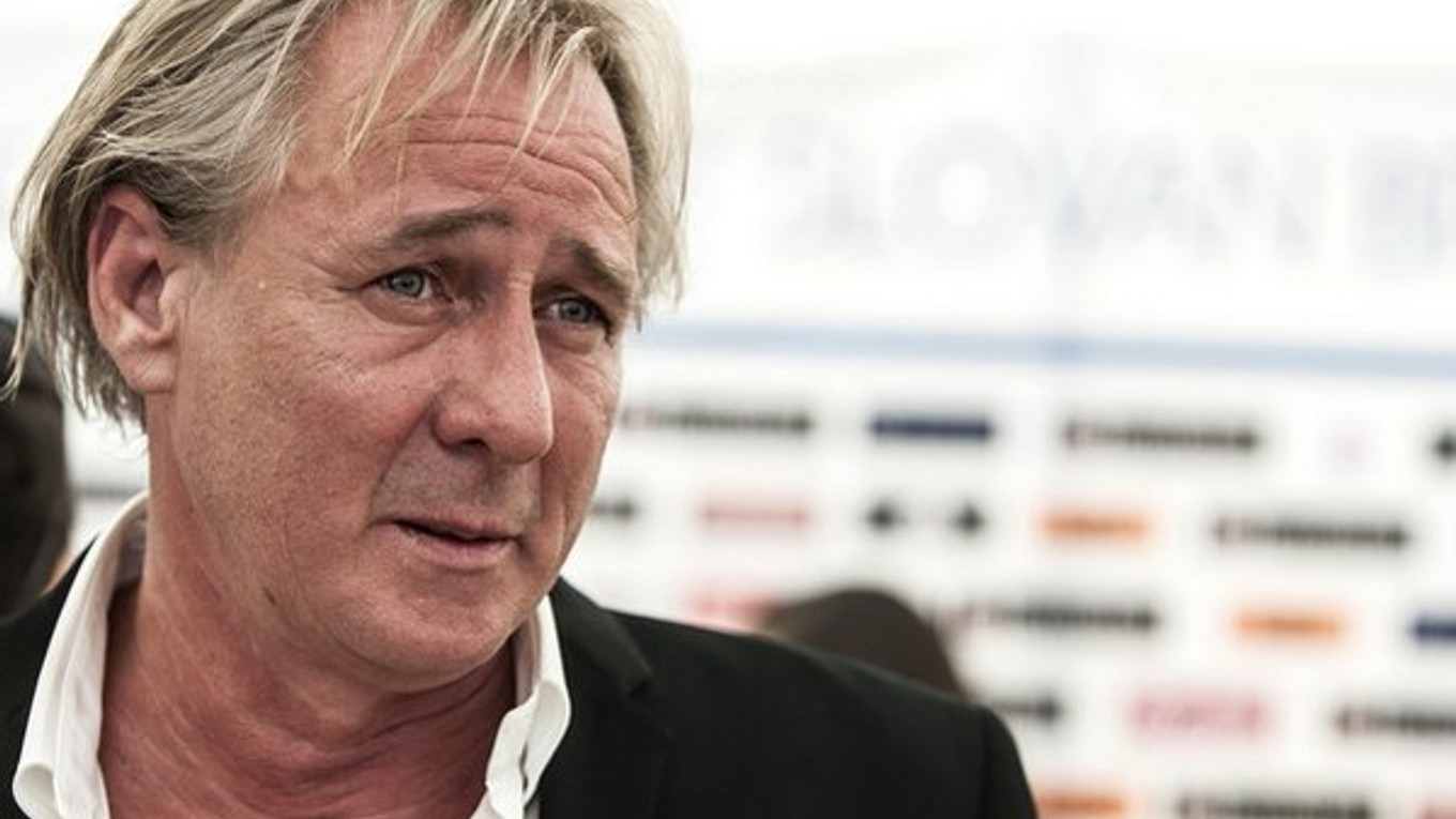 Ivan Kmotrík (54) je jedným z najvplyvnejších slovenských podnikateľov. Patrí mu výrobca obalov Grafobal, tlačiarne, televízia TA3, ale napríklad aj golfový rezort v Skalici. Je majiteľom futbalového klubu ŠK Slovan Bratislava.