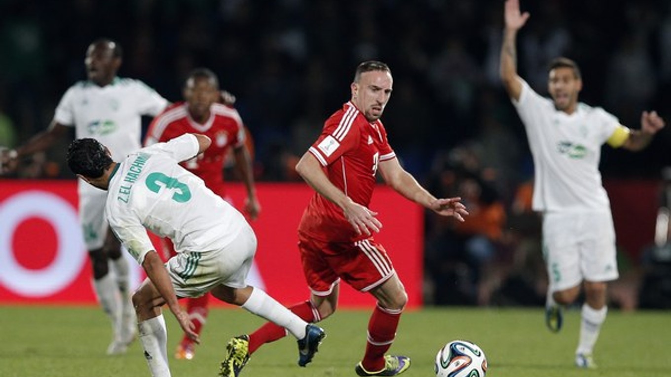 Bayern pokojne udržal dvojgólové víťazstvo. V červenom Fanck Ribéry.