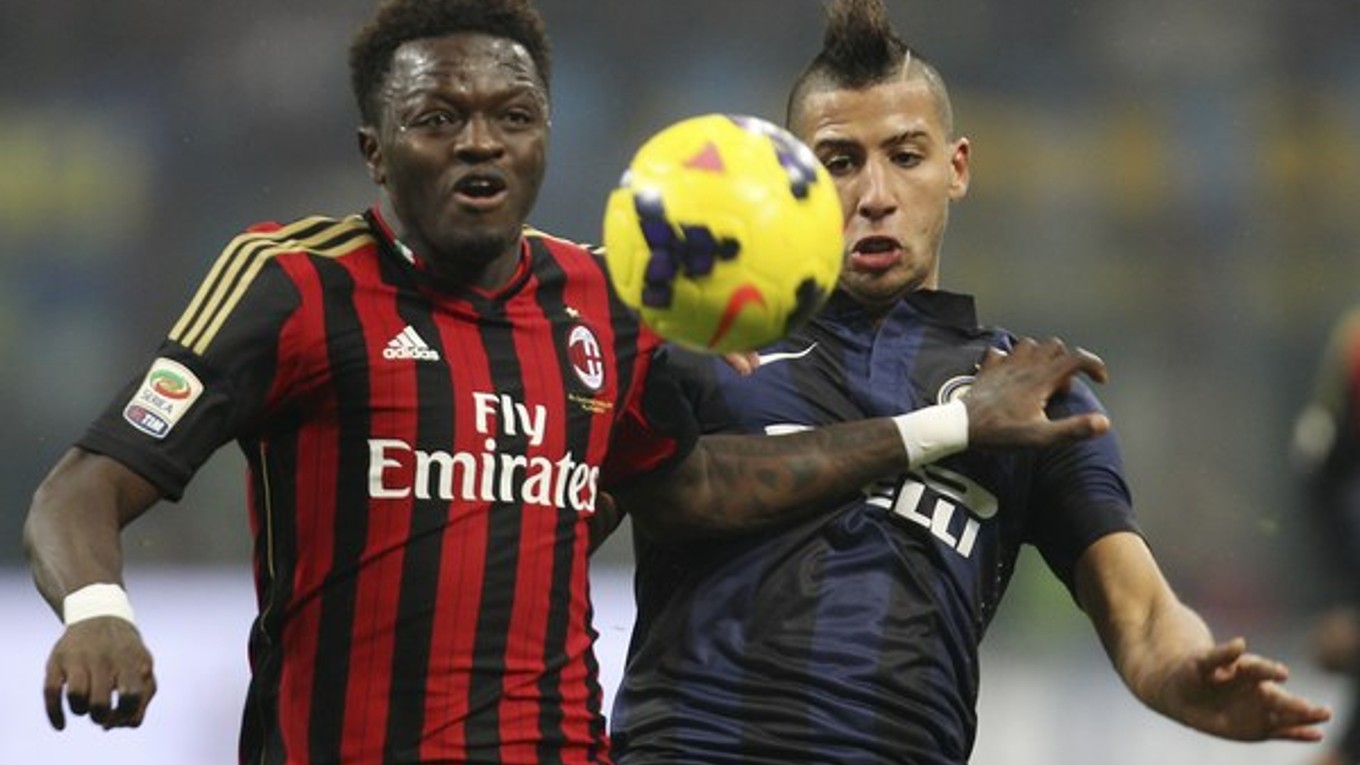 Sulley Muntari (vľavo) a Saphir Taider z Interu.