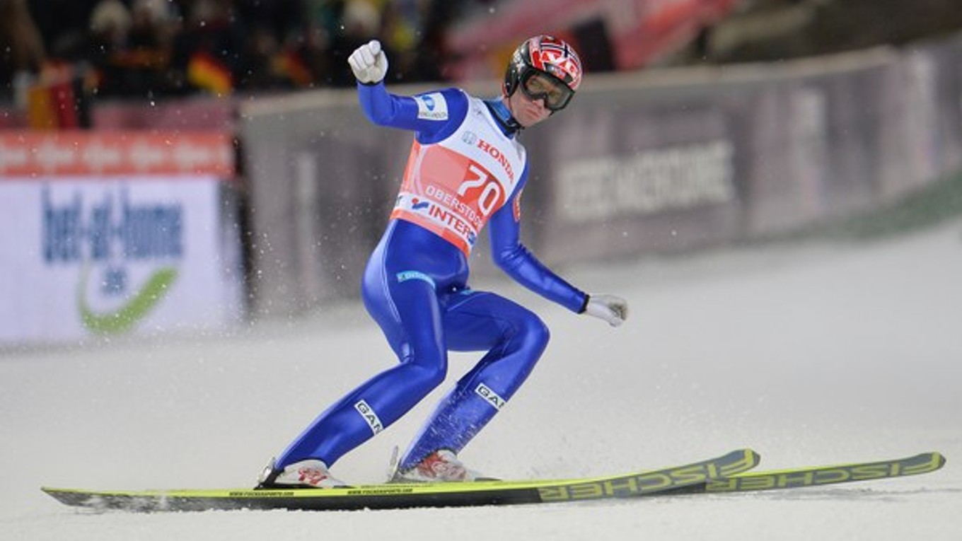 V sťažených podmienkach s veľmi premenlivým vetrom kvalifikáciu v Oberstdorfe vyhral nórsky skokan na lyžiach Anders Bardal.