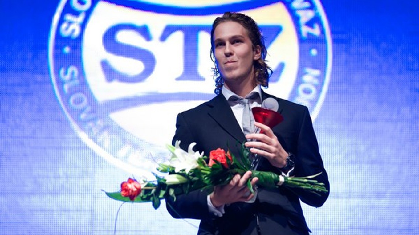 Zo slávnostného udeľovania ankety Tenista roka 2013 v bratislavskom NTC. Na snímke vítaz Lukáš Lacko.