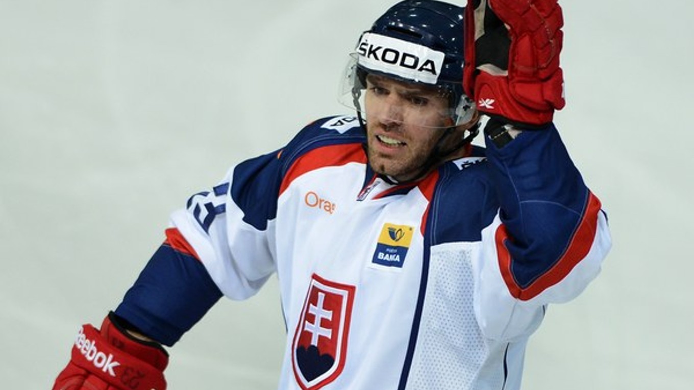 René Vydarený nastúpil 8. novembra 2013 proti USA na svoj 100. zápas v národnom tíme Slovenska.