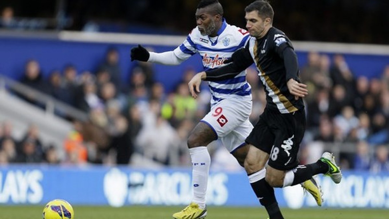 Djibril Cissé (vľavo) v drese anglického klubu Queens Park Rangers. V sezóne 2012/13 tam odohral 21 zápasov a strelil  štyri góly.