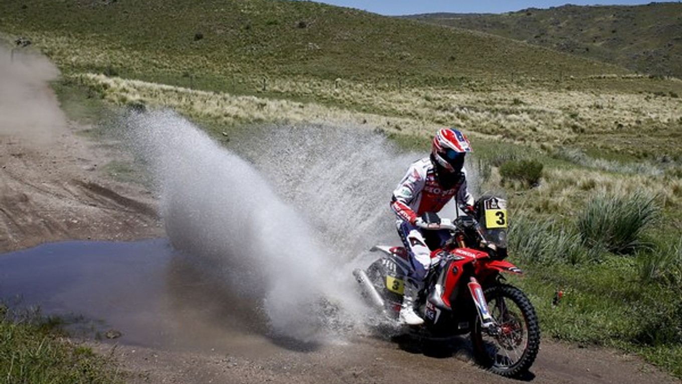 Celkové poradie motocyklov vedie Španiel Joan Barreda Bort.