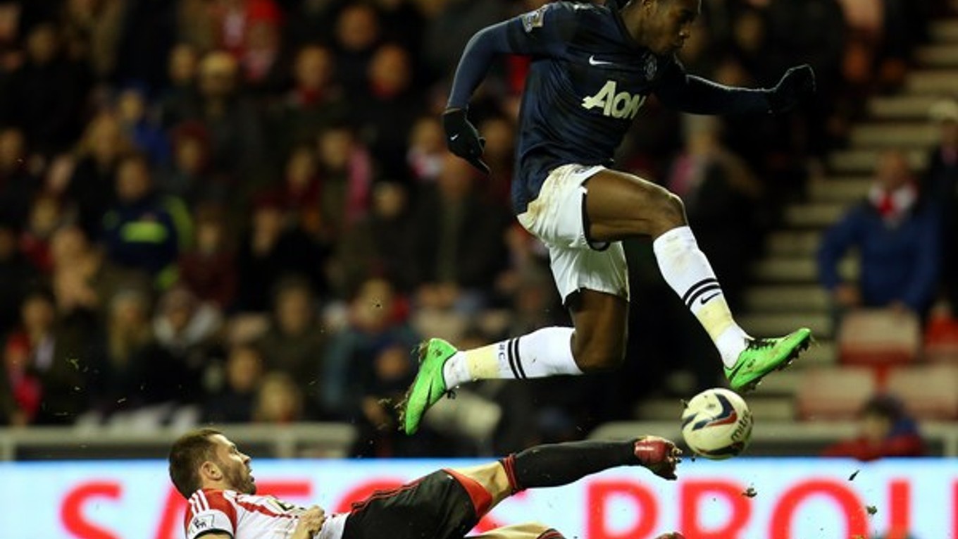 Danny Welbeck (vpravo) v zápase proti Sunderlandu, ktorý United prehrali 1:2.