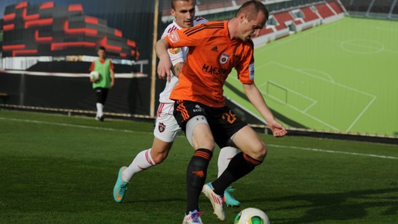 Vľavo hráč FC Spartak Trnava Ján Chovanec a hráč MFK Ružomberok Martin Nosek.