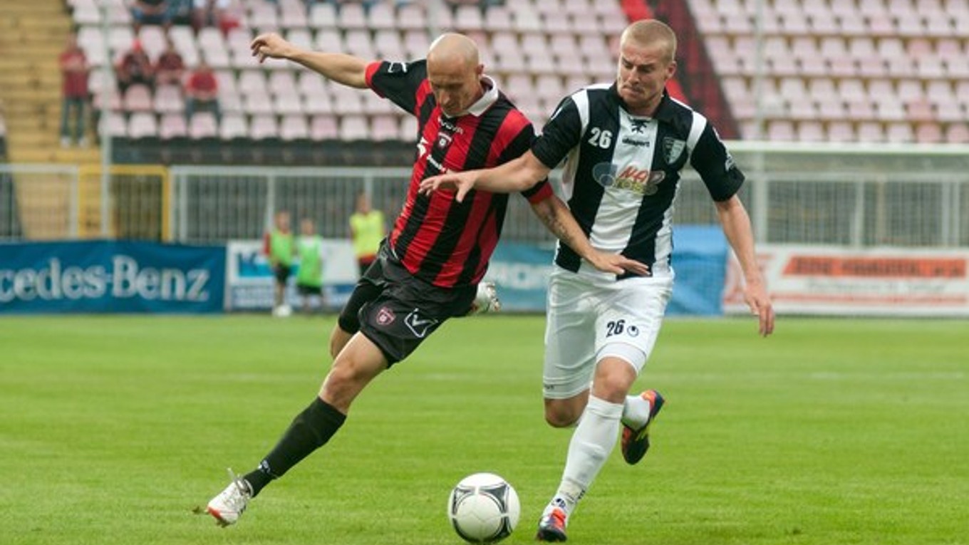 Peter Sládek (vpravo)