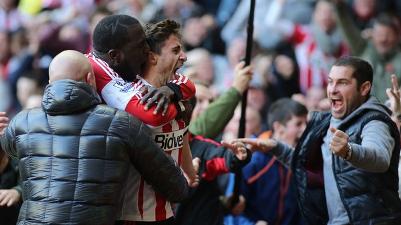 Fabio Borini zo Sunderlandu oslavuje gól na Stadium of Light.