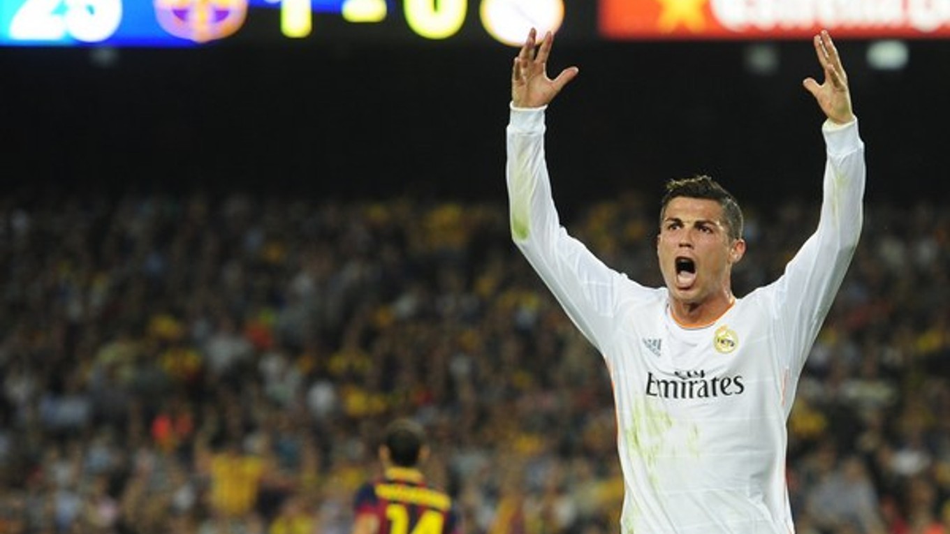 Cristiano Ronaldo sa hnevá na rozhodcu.