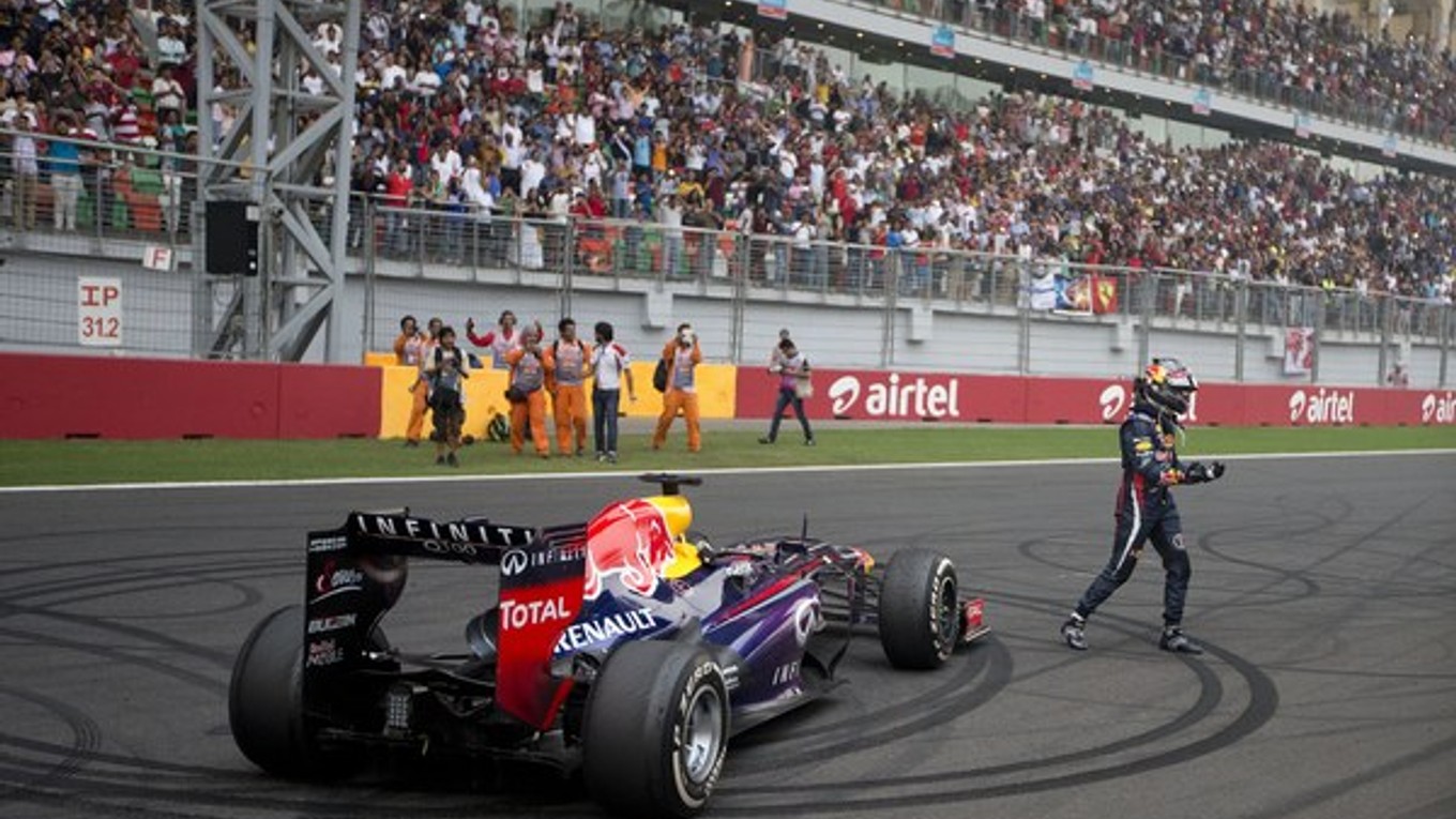 Takto oslavoval titul Sebastian Vettel.