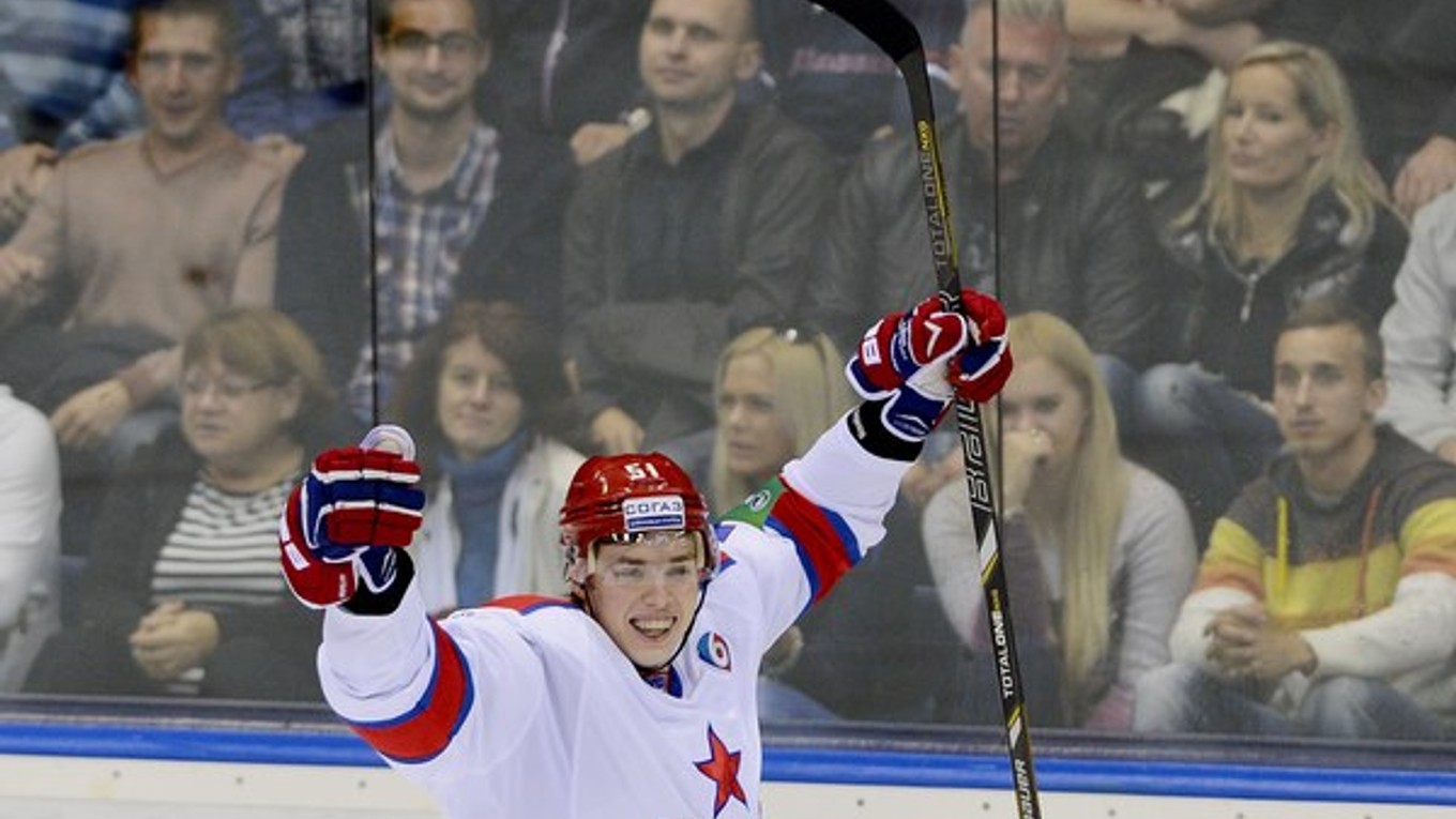 Takto sa hokejista CSKA Moskva Igor Fefelov tešil z gólu v  zápase Slovan Bratislava - CSKA Moskva.
