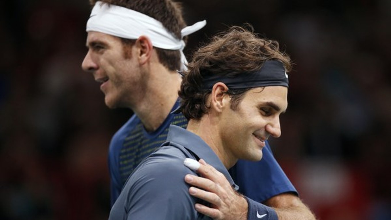 Po prehre s Federerom z turnaja vypadol Argentínčan Del Potro.