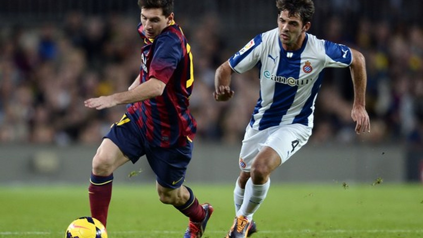 Lionel Messi (vľavo).