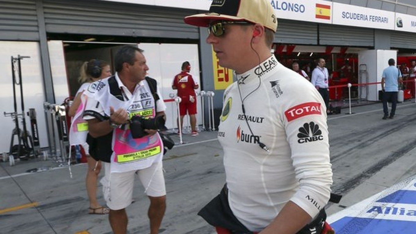 Budúci rok bude Kimi Räikkönen jazdiť opäť za Ferrari.