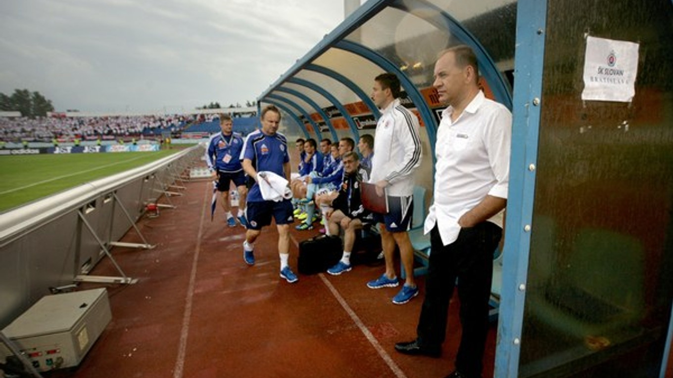 Takto Vladimír Weiss stál ešte na lavičke Slovana Bratislava.