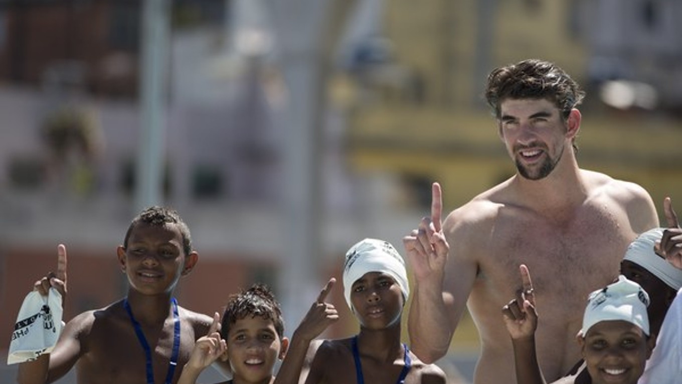 Americký plavec Michael Phelps opäť trénuje.
