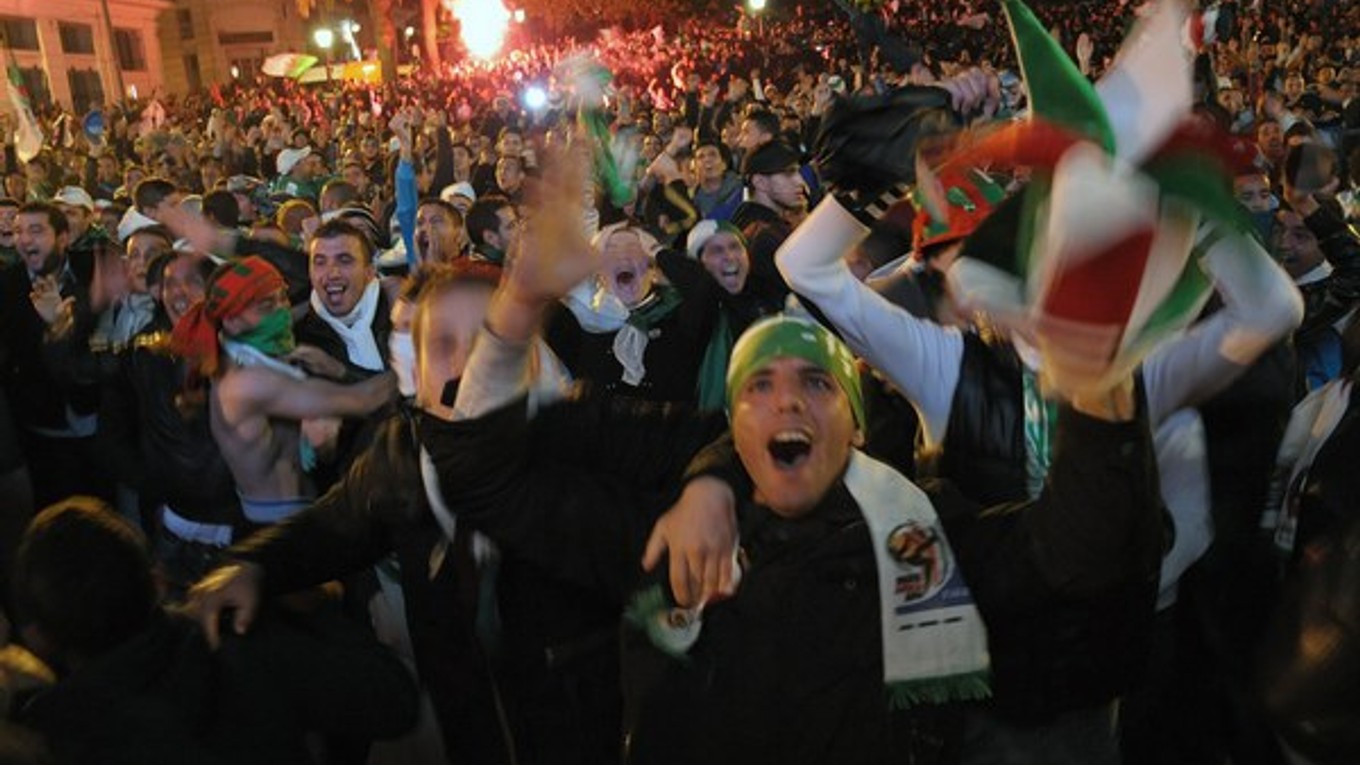Alžírsko privítalo postup do Brazílie búrlivými oslavami.