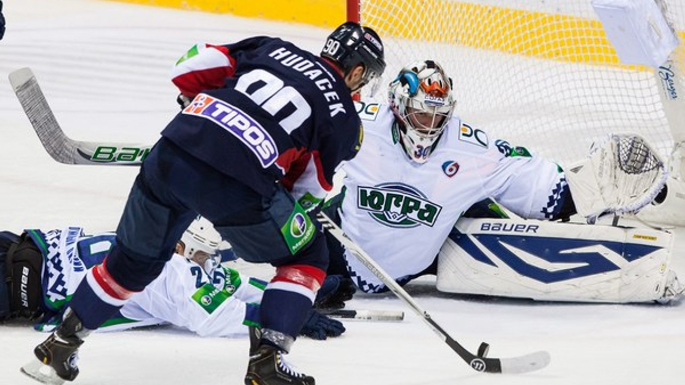 Ani z tejto šance Libor Hudáček neprekonal brankára Michaila Biriukova z Chanty–Mansijska.