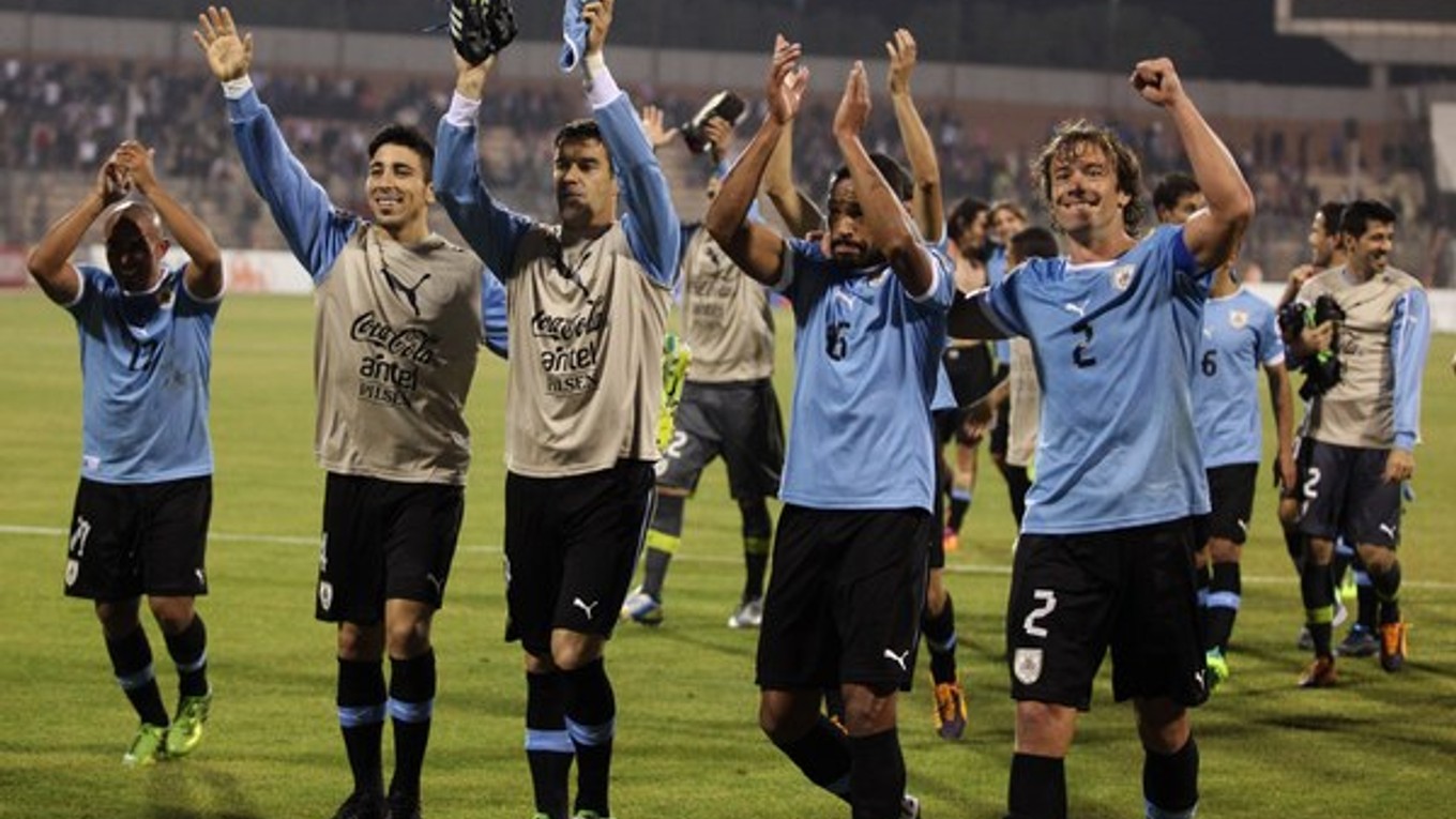 Posledné miesto na MS v Brazílii si vybojovali futbalisti Uruguaja.