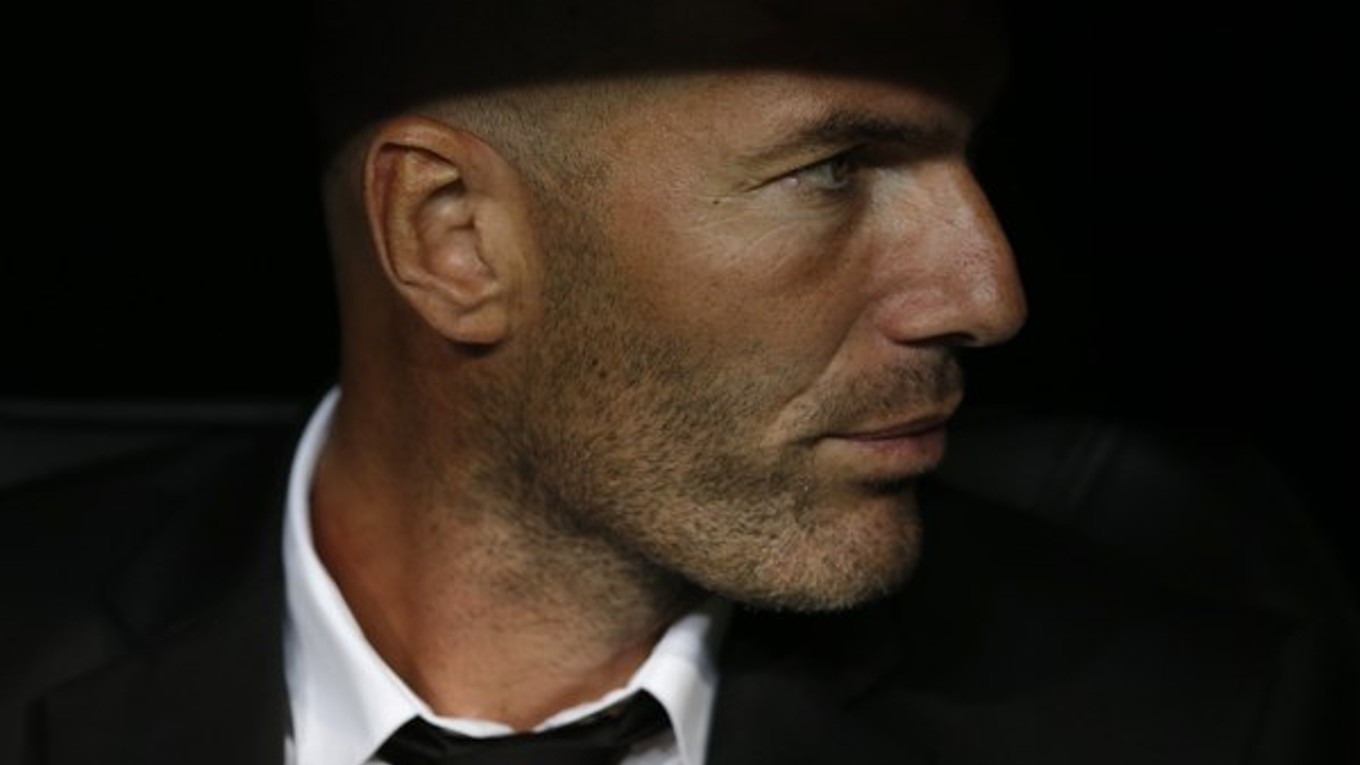 Asistent trénera Realu Zinedine Zidane.
