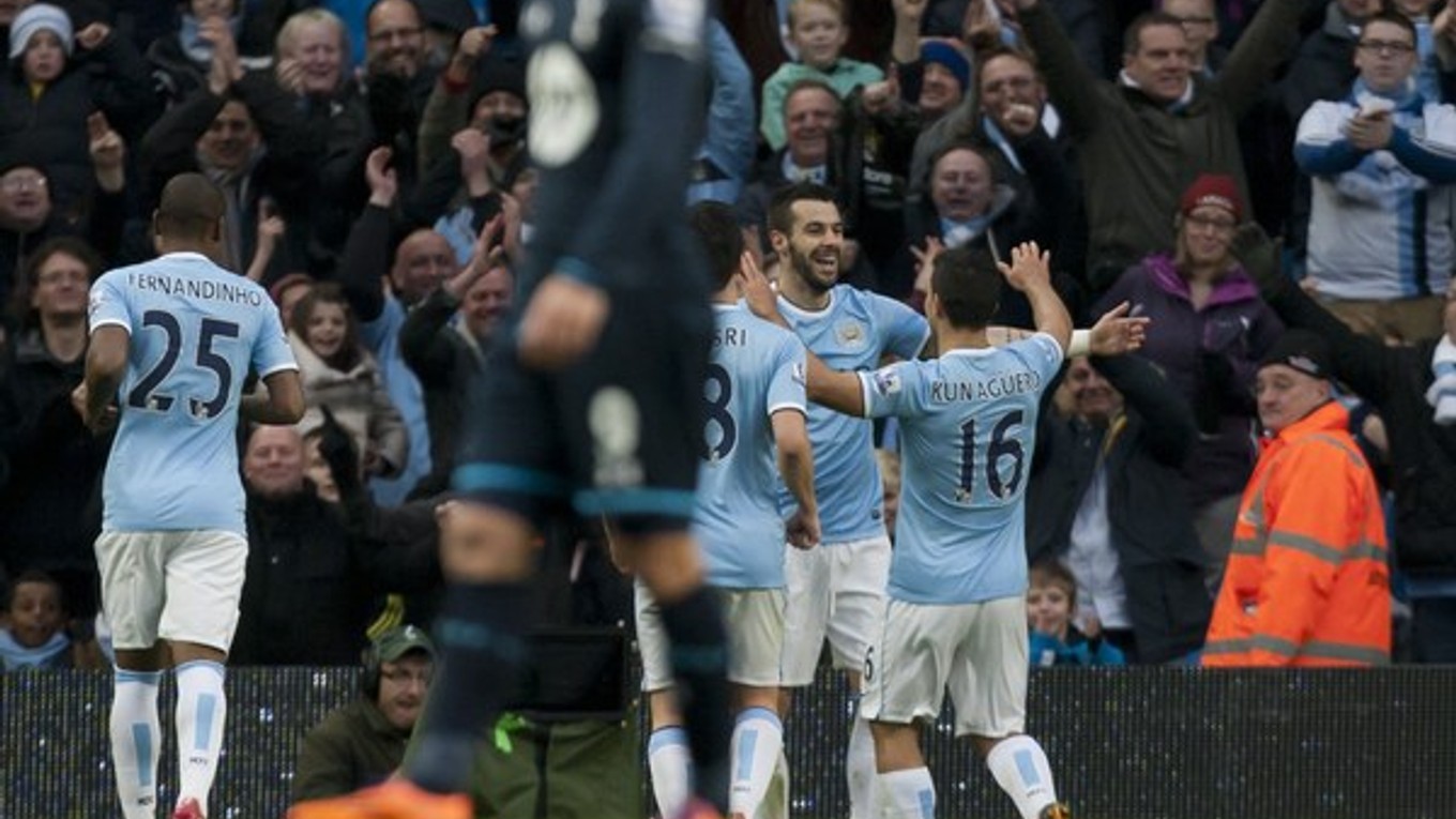 Hráči Manchesteru City mali šesť dôvodov na oslavu.