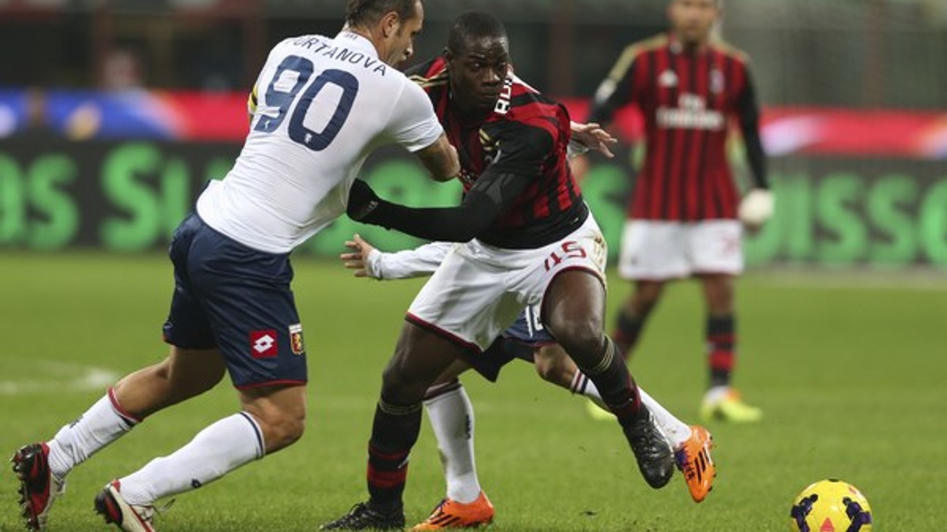 Mario Balotelli počas posledného zápasu nedal penaltu. Aj preto ho kritizujú.