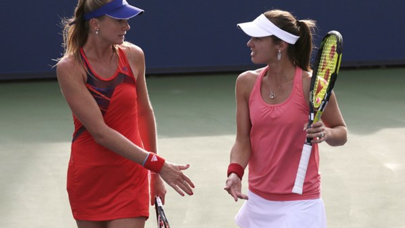 Daniela Hantuchová a Švajčiarka Martina Hingisová počas neúspešnej štvorhry.