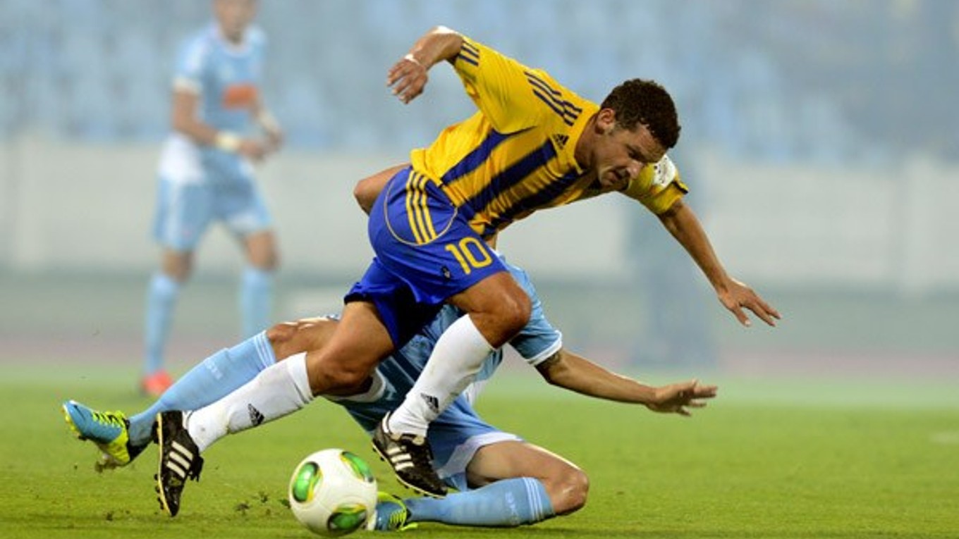 Podľa iniciál, ktoré zverejnila polícia, je jedným z obvinených futbalistov aj Ivan Hodúr.