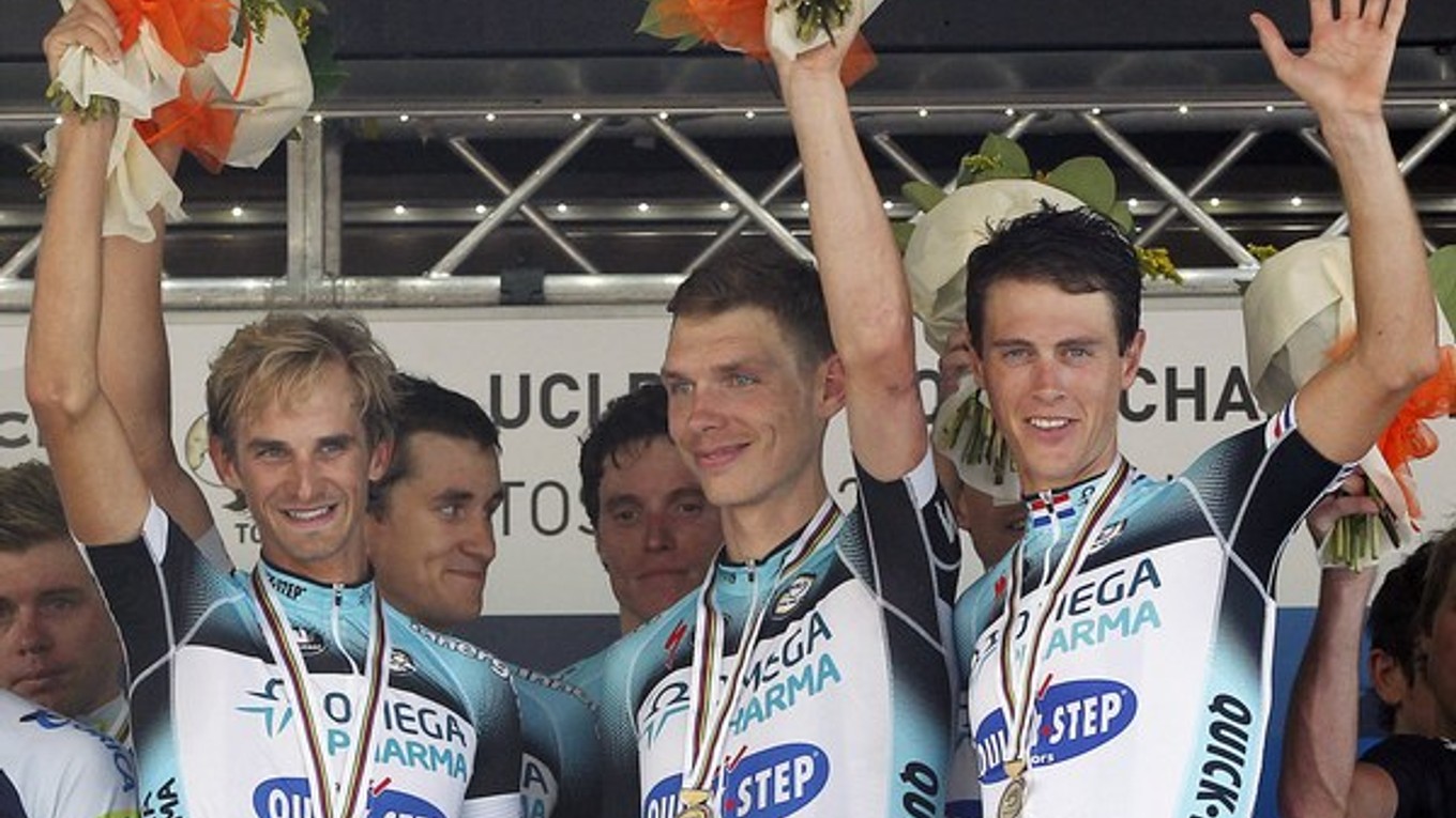 Peter Velits (vľavo) s kolegami z tímu Omega Pharma-Quick Step.