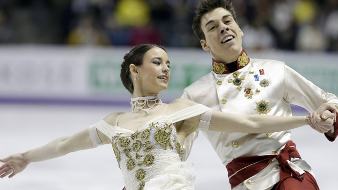 Slovenský tanečný pár Federica Testová a Lukáš Csölley počas krátkeho tanca na krasokorčuliarskych MS v kanadskom Londone v marci 2013.