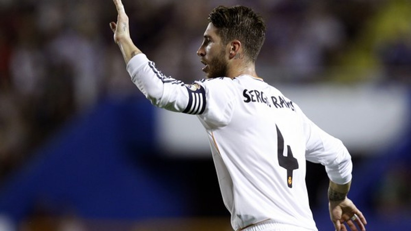 Sergio Ramos oslavuje gól.