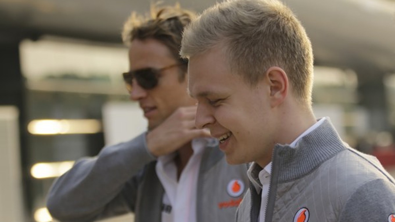 Jazdci McLarenu Jenson Button a Kevin Magnussen.